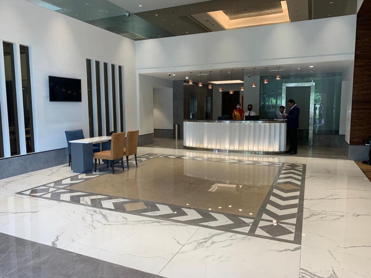 Hotel Manjeera Sarovar Premiere à Rājahmundry Extérieur photo