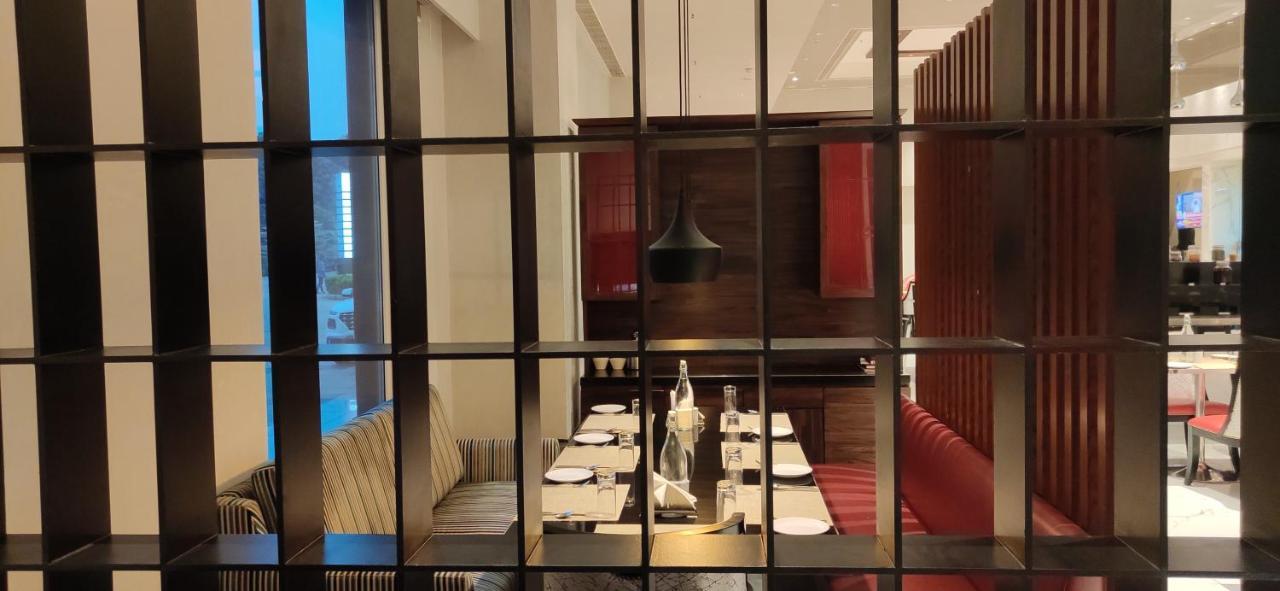 Hotel Manjeera Sarovar Premiere à Rājahmundry Extérieur photo