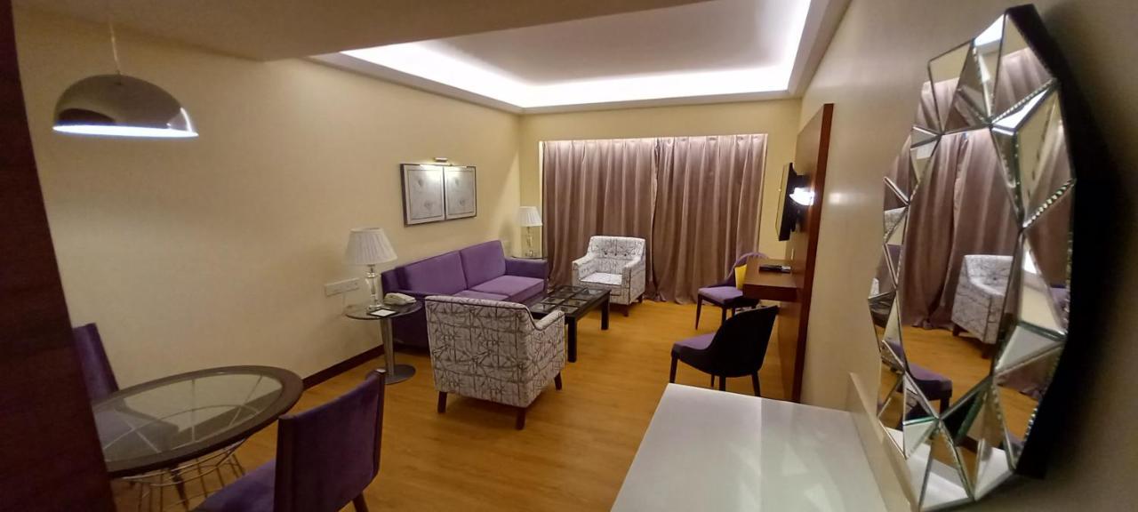 Hotel Manjeera Sarovar Premiere à Rājahmundry Extérieur photo