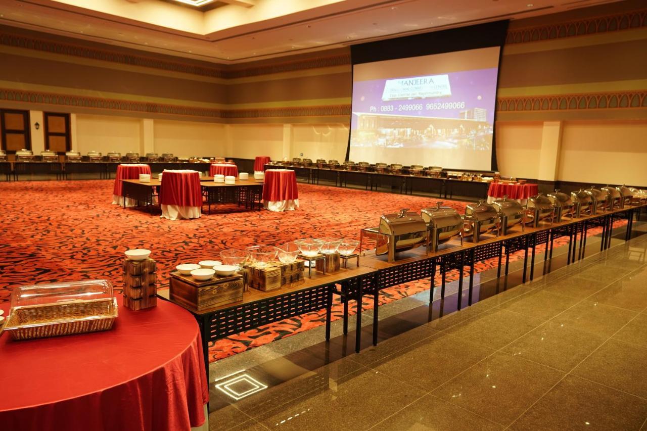 Hotel Manjeera Sarovar Premiere à Rājahmundry Extérieur photo