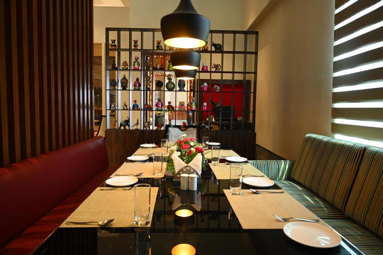 Hotel Manjeera Sarovar Premiere à Rājahmundry Extérieur photo