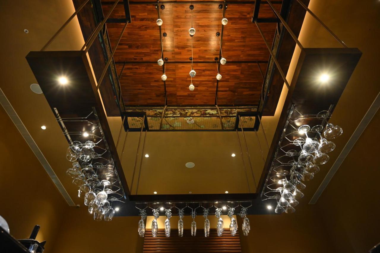 Hotel Manjeera Sarovar Premiere à Rājahmundry Extérieur photo