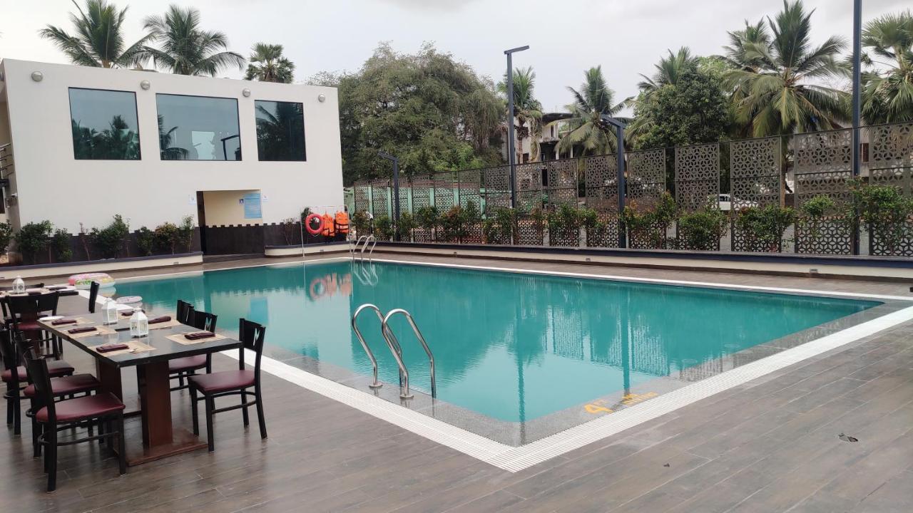 Hotel Manjeera Sarovar Premiere à Rājahmundry Extérieur photo