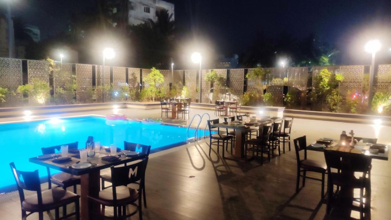 Hotel Manjeera Sarovar Premiere à Rājahmundry Extérieur photo