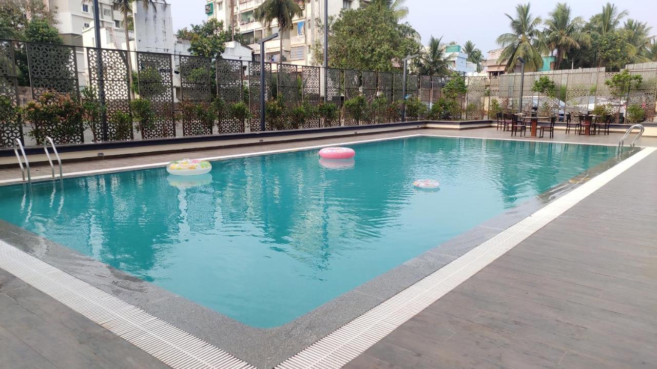 Hotel Manjeera Sarovar Premiere à Rājahmundry Extérieur photo