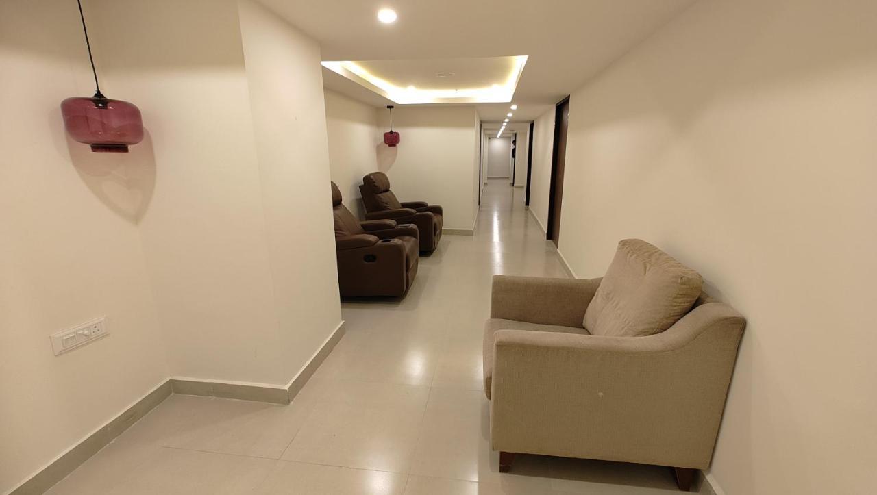 Hotel Manjeera Sarovar Premiere à Rājahmundry Extérieur photo