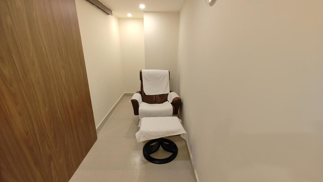 Hotel Manjeera Sarovar Premiere à Rājahmundry Extérieur photo
